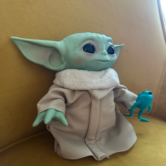 Baby Yoda Plush Toy with Frog Companion - Picture 4 of 9